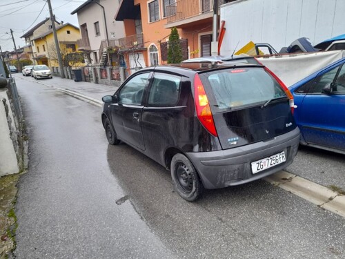Fiat Punto 1.2 8V u dijelovima prodajem, 2003.godina