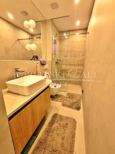 Thumbnail 5741170 - 7