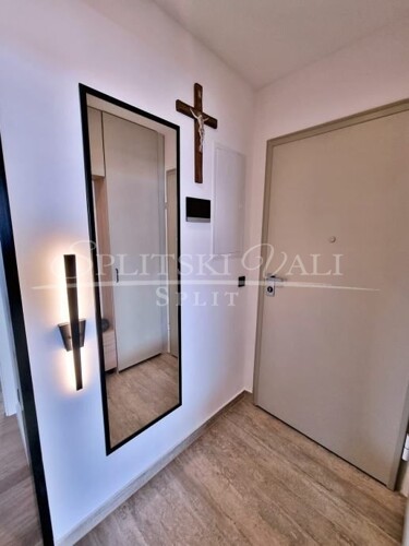 Thumbnail 5741170 - 3