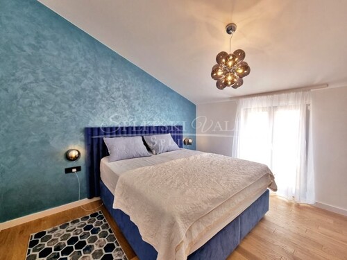 Thumbnail 5741170 - 10