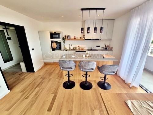 Thumbnail 5741170 - 13