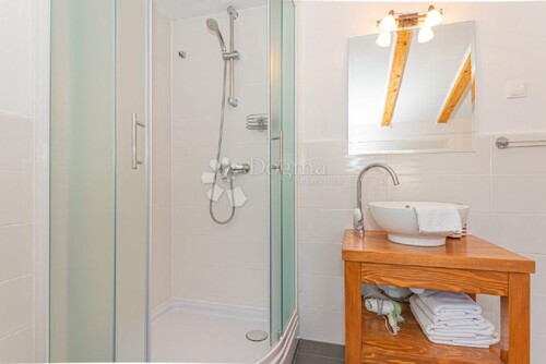 Thumbnail 5742439 - 14