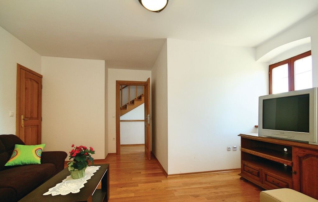 Image 5744798 - 9