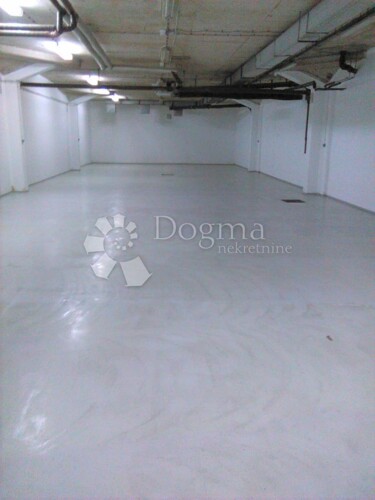 poslovno skladišni prostor 442,90 m² blizu centra grada
