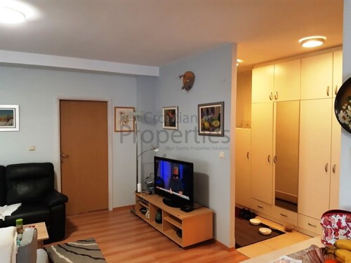 VRTLARSKA: DIO KUĆE-1.KAT +POTKROVLJE,350 m2 S VRTOM 334 m2, DIO ROHBAU