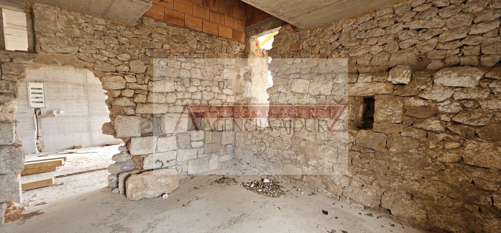 Image 5747743 - 9