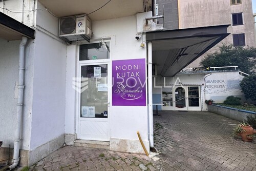 Istra, Rovinj, poslovni prostor na frekventnoj lokaciji NKP 74,57m2