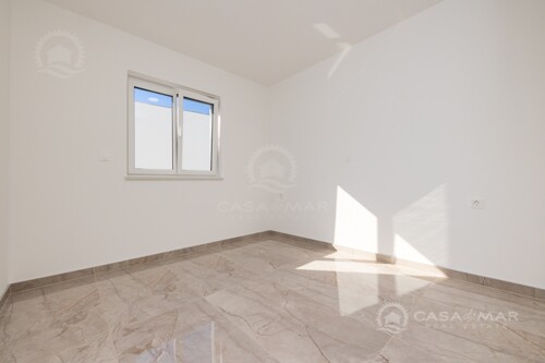 Thumbnail 5760109 - 14