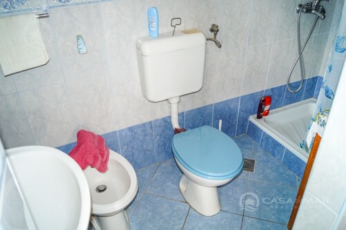 Thumbnail 5760142 - 4
