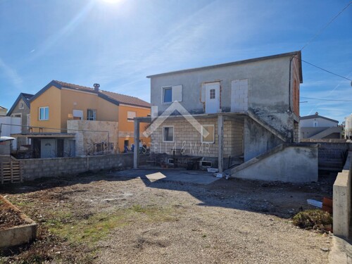 Kuća za adaptaciju, dva stana + podrum - Vir