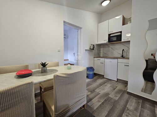 2 jednosobna apartmana- 80m od plaže