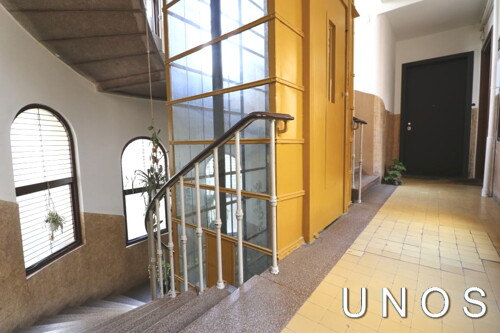 Trg bana Jelačića, Dolac (3,5s) 112 m2, 4.kat/lift, cent. et., klima