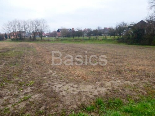 GORNJI ČEHI-građevinska zemljišta 1923 m2 3335 m2 i poljop. 4185 m2