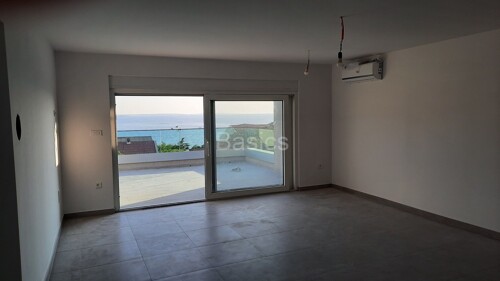 MANDRE-Četverosoban stan 134,59 m2 u potkrovlju + garaža