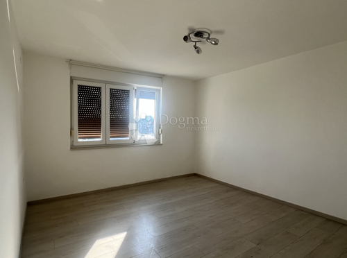 Thumbnail 5802024 - 3