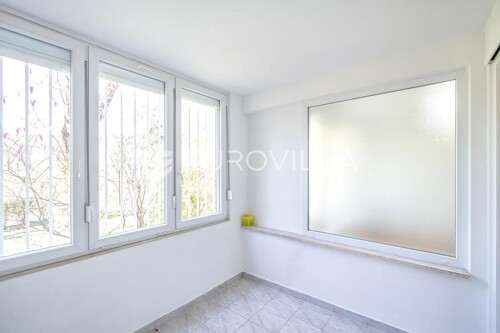 Zagreb, Travno funkcionalan trosoban stan 65 m2