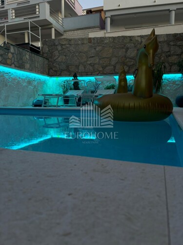 Thumbnail 5807513 - 3