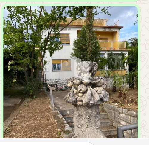 Crikvenica, kuća drugi red od mora
