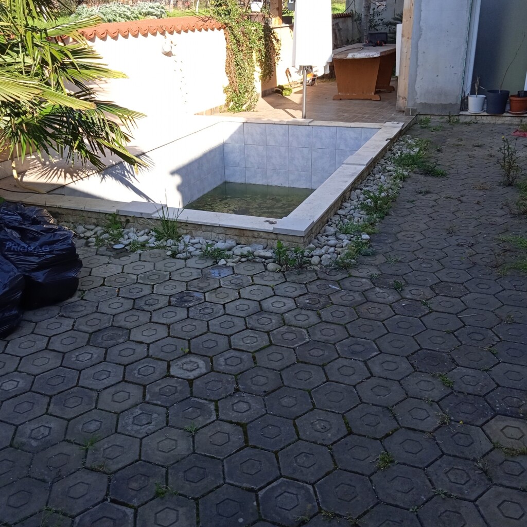 Image 5822888 - 8