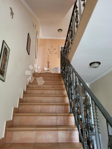 Thumbnail 5829872 - 5