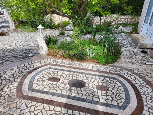 Thumbnail 5829872 - 4