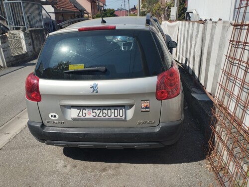 Peugeot 207 ,2008 god, karavan zadnje štop svjetlo prodajem