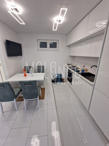 Thumbnail 5833376 - 3