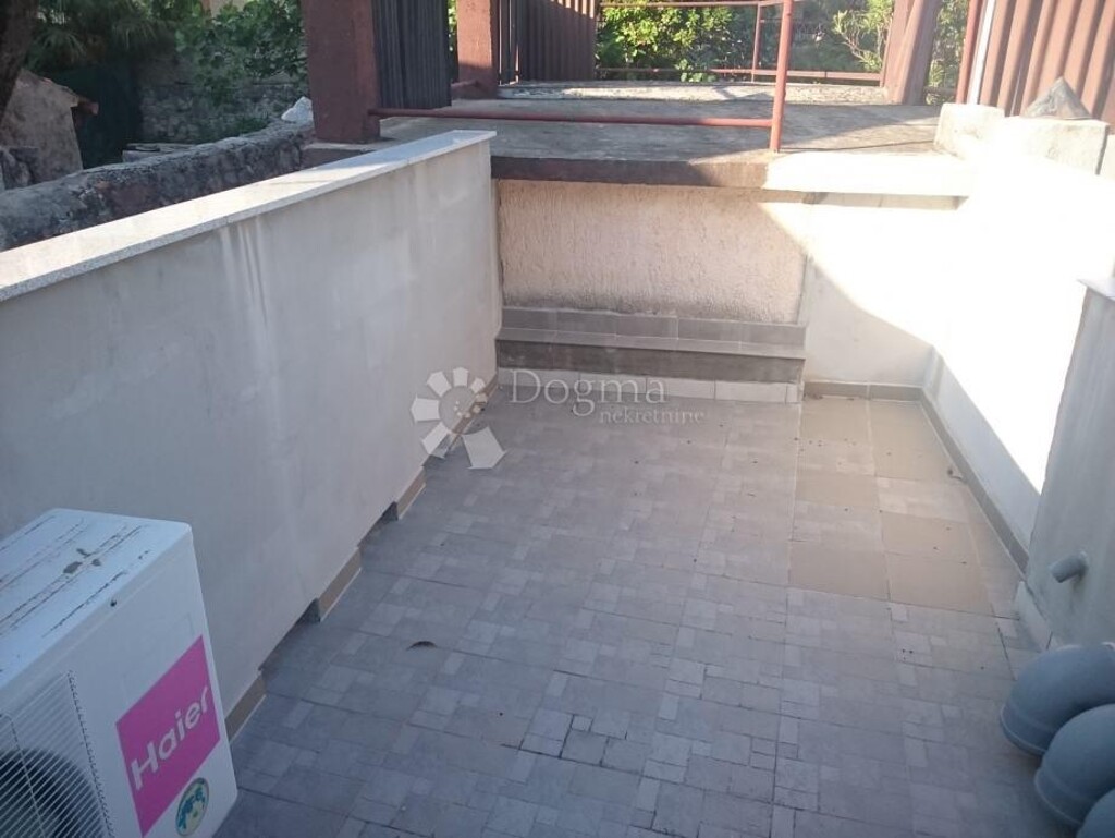 Image 5842290 - 12