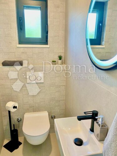 Thumbnail 5842324 - 14