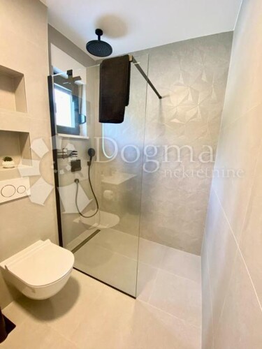 Thumbnail 5842324 - 13