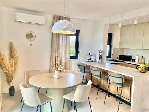 Thumbnail 5842324 - 5