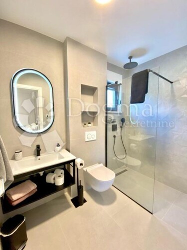 Thumbnail 5842324 - 12