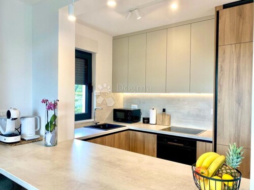 Thumbnail 5842324 - 6