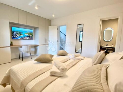 Thumbnail 5842324 - 9