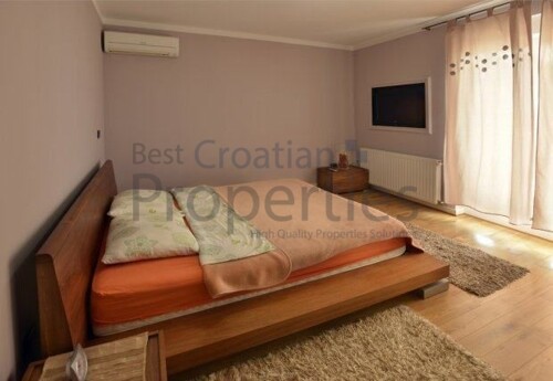 Thumbnail 5847409 - 9