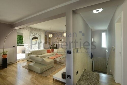 DUGO SELO - 4-SOB. PENTHAUS 159.5m2 + 2 VPM