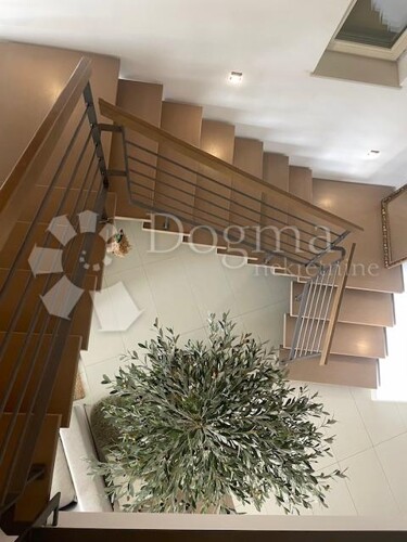 Thumbnail 5854605 - 12