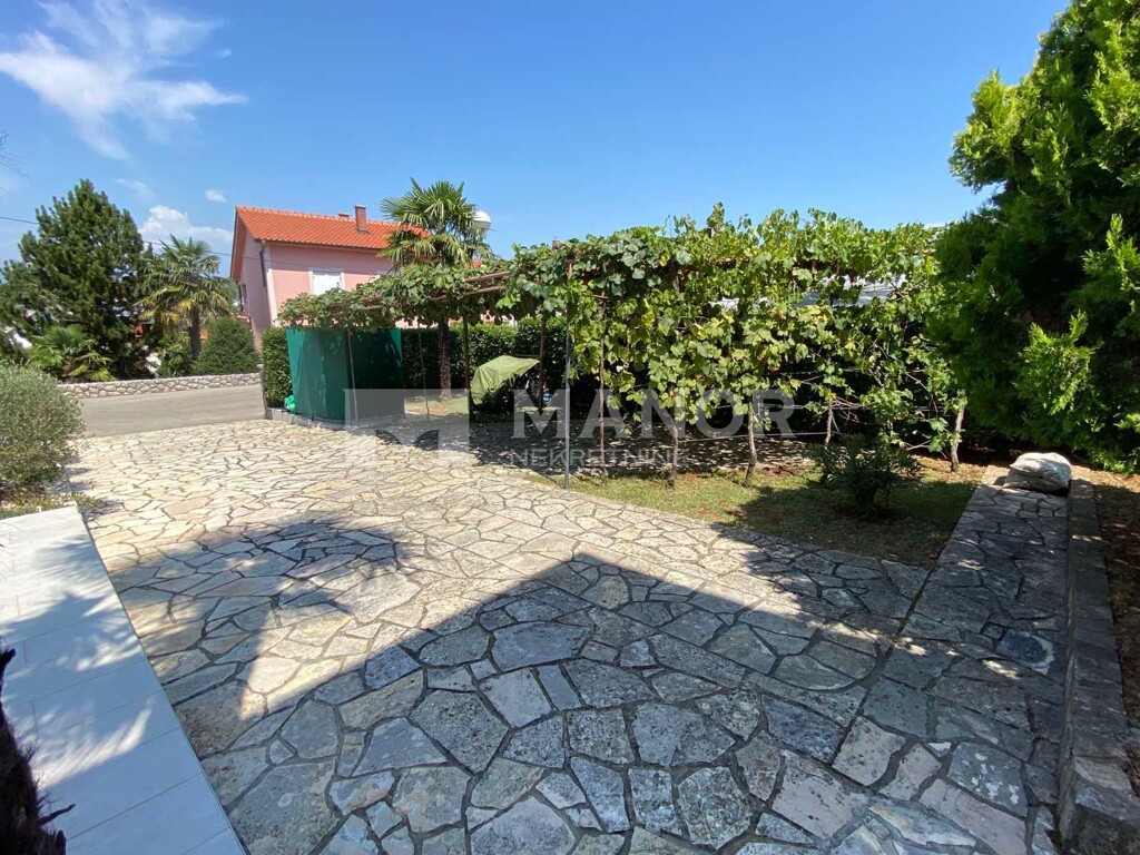 Image 5856934 - 10
