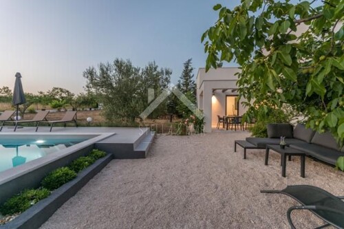 Moderna Villa sa bazenom i velikom okućnicom - Crno, Zadar
