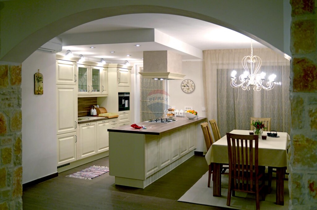 Image 5860457 - 5