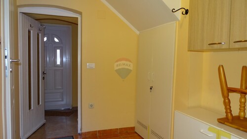 Thumbnail 5860462 - 4