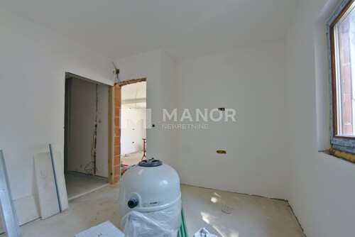 Thumbnail 5861677 - 13