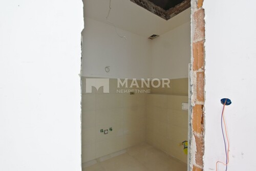 Thumbnail 5861677 - 8