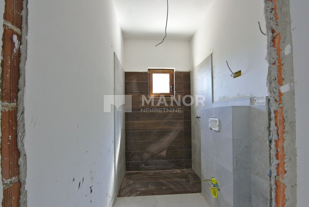 Image 5861677 - 21