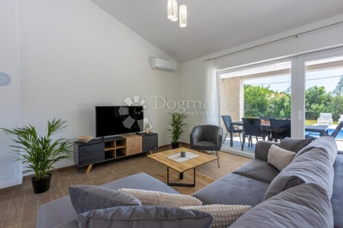 Thumbnail 5862605 - 8