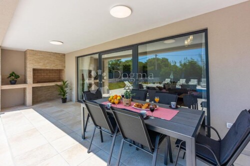 Thumbnail 5862605 - 5