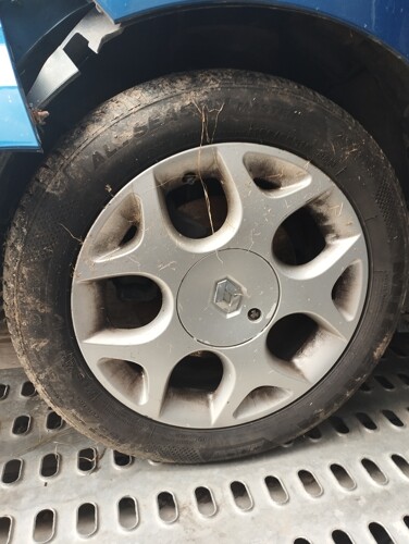 Alu felge 15 cola za reno twingo 2009 god prodajem