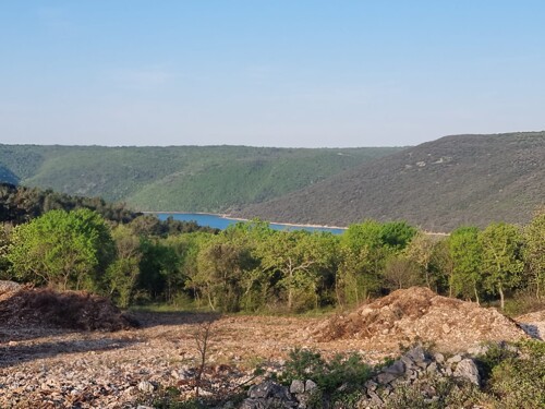 Istra, Trget, građevinsko zemljište 820 m2, pogled na more!