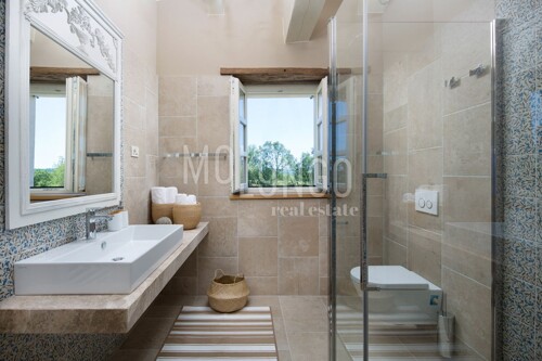 Thumbnail 5863695 - 10