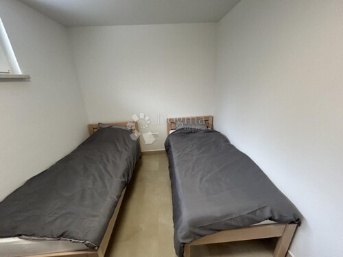 Thumbnail 5865342 - 3